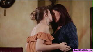 Ivy沃尔夫传播她的腿抹大拉的马利亚StMichaels舔让她的阴部