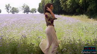 Buah dada hungary MILF model mendapat bogel dan kelihatan sangat panas telanjang