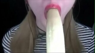 Roztomilý dievčatá má rád ovocie