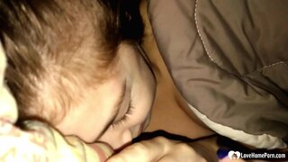 Dia bangun untuk anak tirinya menghisap kemaluannya, dan dia tidak akan mengadu. Dia bangun untuk anak tirinya menghisap kemaluannya, dan dia tidak akan mengadu.