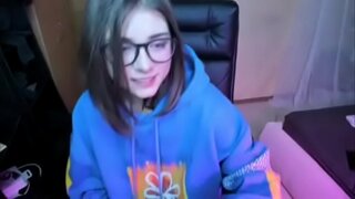 Pendejita менен ойнойт дилдо