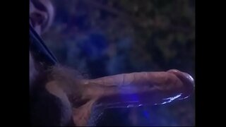 Rondborstige ravenhaired babe krijgt sloeg door votary als ritueel van Devil &#039; s cult