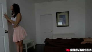 Abella Pericolo, vuole sentire la sua stepbrothers cazzo dentro il suo twat bagnato