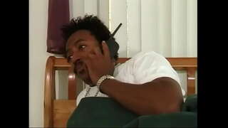 Сексуалдык негритянка менен рыжими улантышты жана чоң сиськами жасайт минет, ал эми андан кийин алат өз пизду кара мүчөсү жайда.